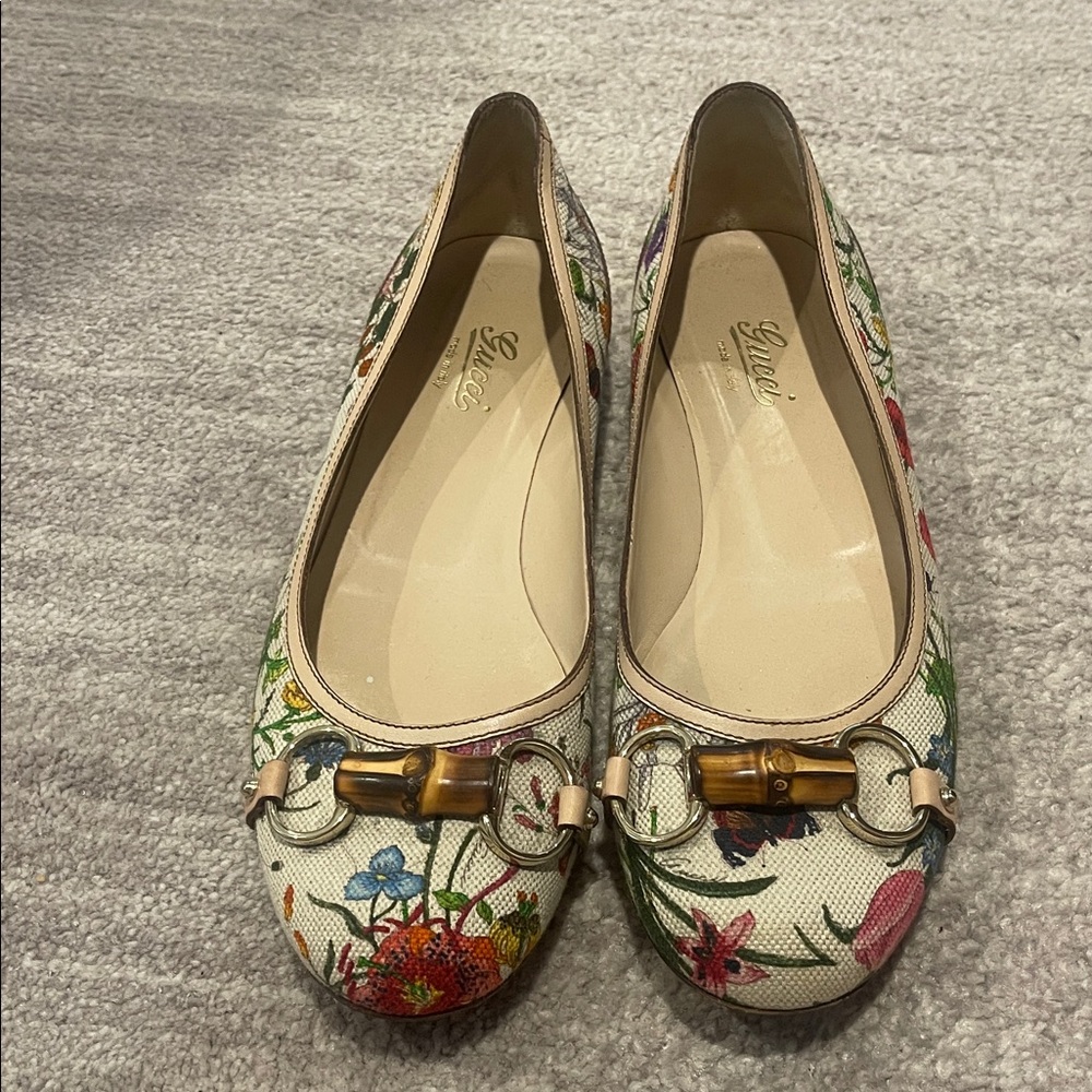 Gucci Women's Floral Print Flats with Bamboo Detail